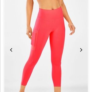 Mila High-waisted Capri